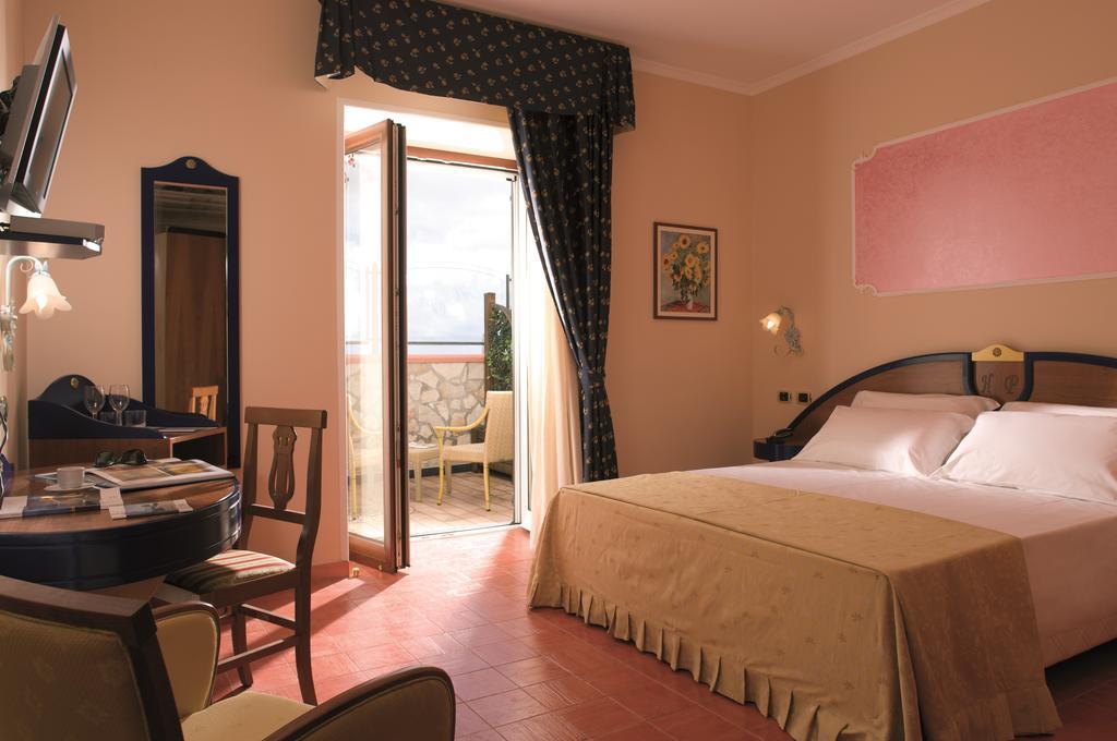 Hotel Prestige Sorrento Exteriör bild